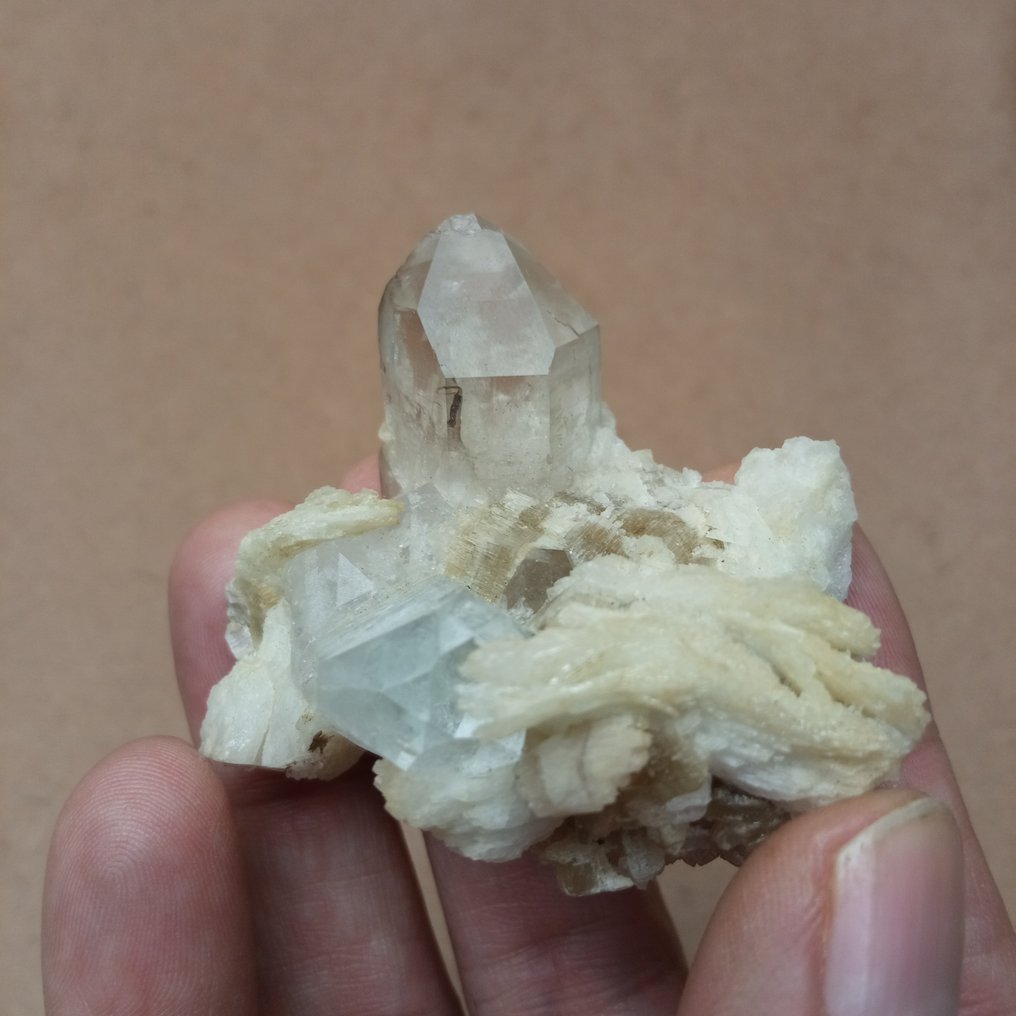 Aquamarine Crystal on matrix - Height: 6 cm - Width: 5.4 mm- 65.6 g #2.1