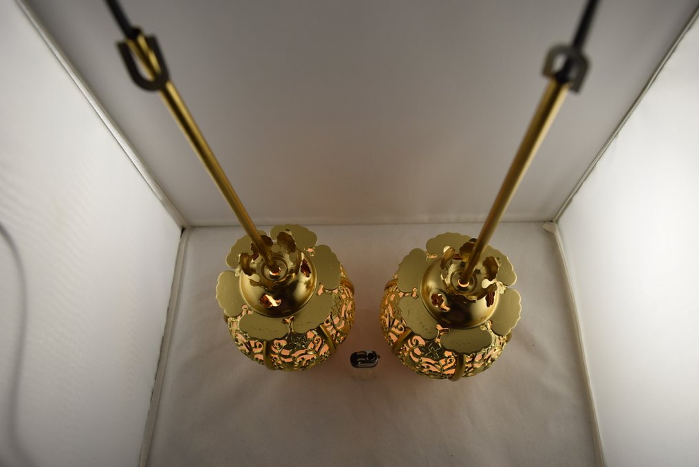 A set of Japanese hanging temple lanterns 釣り灯籠 (tsuridôro) - 燈飾 (2) - 镀金铝 - 装饰性祭坛灯笼 #2.1