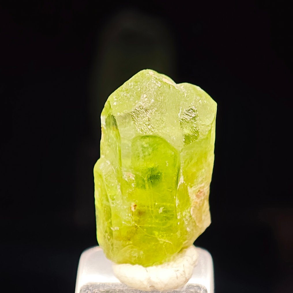 6.75 ct Jewel-quality cut Peridot crystal with 2 tips!- 1.35 g #4.3