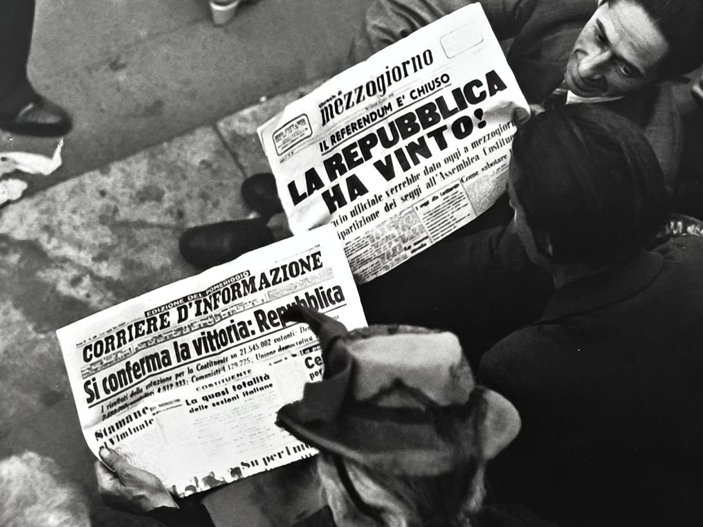 Tullio Farabola - I giornali annunciano l'esito del referendum. Milano, 6 giugno 1946 #4.3