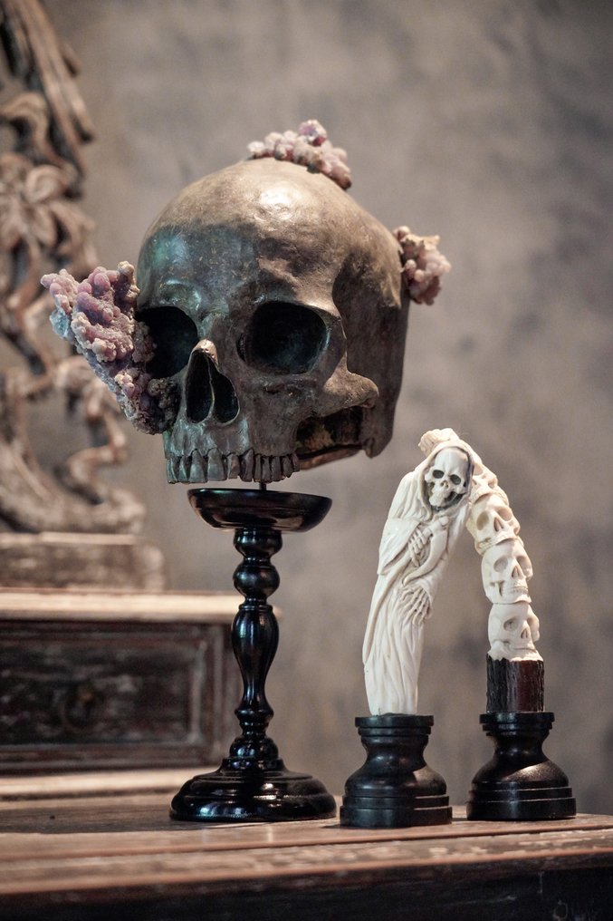 Escultura, NO RESERVE PRICE -Stunning grim reaper carving from deer antler on a custom stand - 20 cm - Chifre de cervo - 2025 #3.2