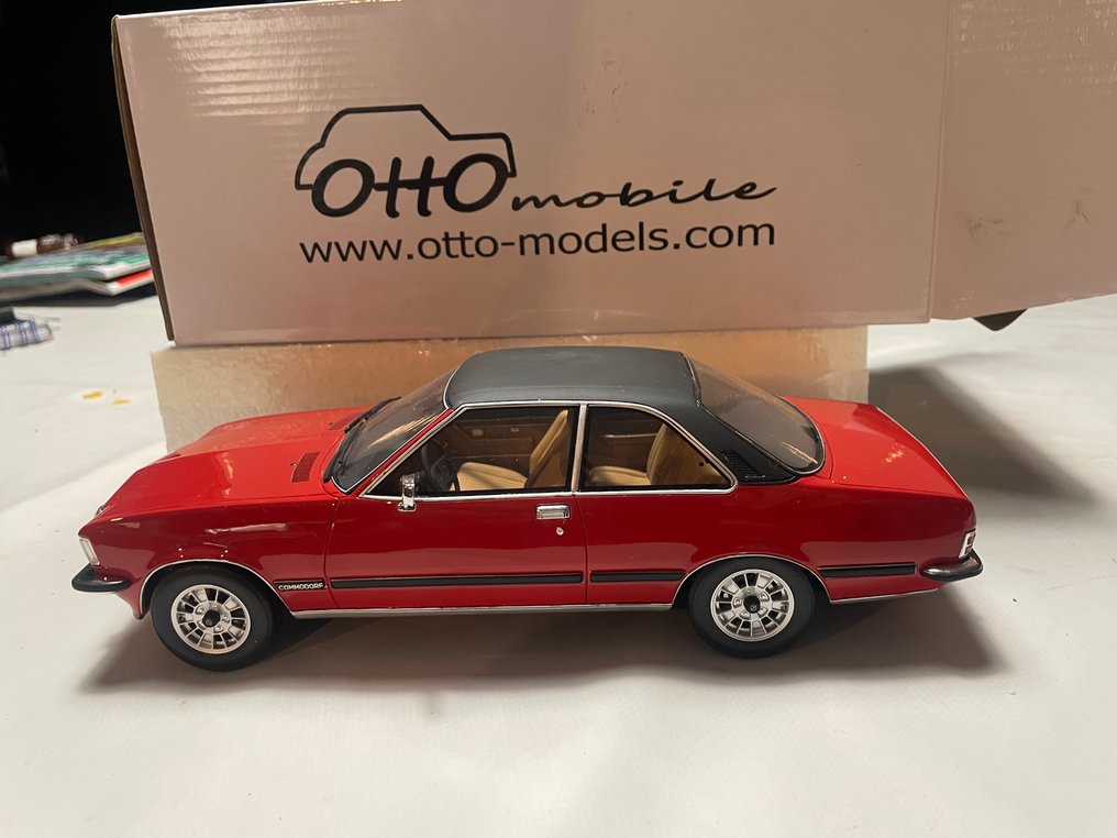 Otto Mobile 1:18 - Modell autó - Opel Commodore GSE #1.0