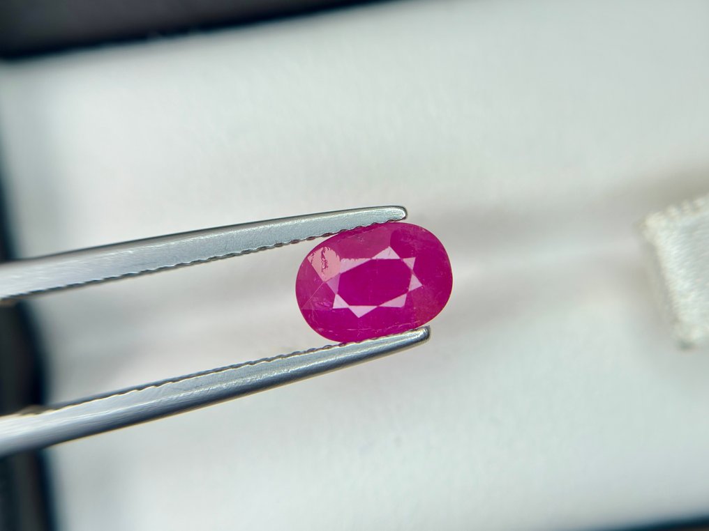 Ingen mindstepris - 1 pcs Rød Rubin - 2.02 ct - Bellerophon Gemlab - INGEN VARME BURMA RUBIN #4.3