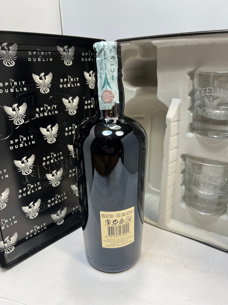 Teeling - Rum Casks - Small Batch with Glasses  - b. 2017  - 70cl #3.2