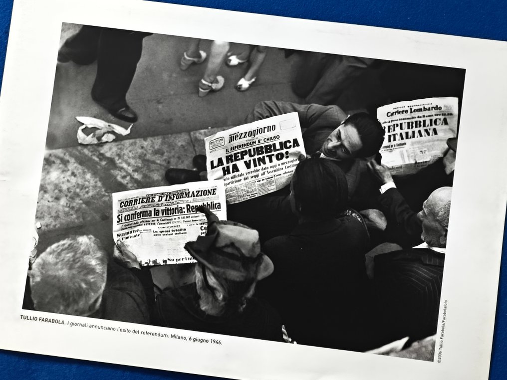 Tullio Farabola - I giornali annunciano l'esito del referendum. Milano, 6 giugno 1946 #3.2