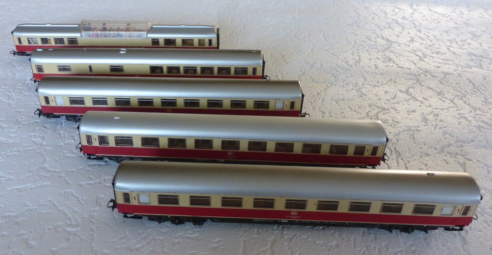 Märklin H0 - 4090, 4095, 4097 en 4098 - Model train passenger carriage (5) - 5 TEE train cars from the DB, of which 4 are equipped with lighting. - DB #1.0