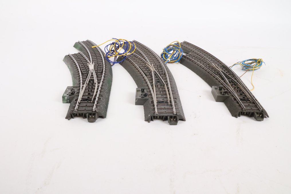 Märklin H0 - 24671/24672 - Γραμμές τρένου μοντελισμού (5) - C-rails στροφές: 3 φορές αριστερά, 2 φορές δεξιά με κίνηση και μερικά φωτιστικά. #2.1