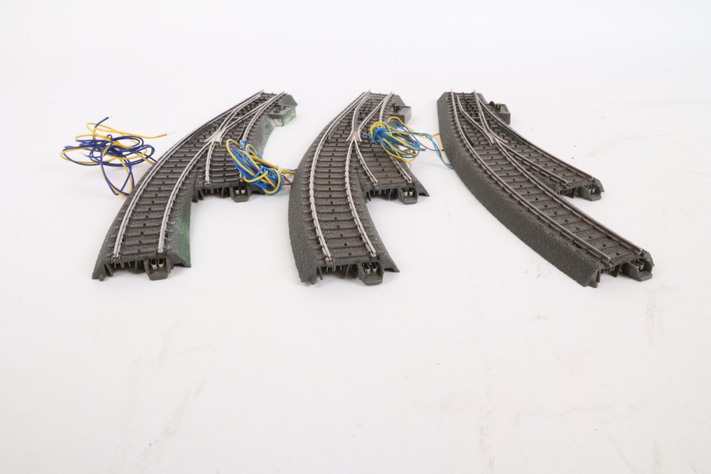 Märklin H0 - 24671/24672 - Γραμμές τρένου μοντελισμού (5) - C-rails στροφές: 3 φορές αριστερά, 2 φορές δεξιά με κίνηση και μερικά φωτιστικά. #3.2