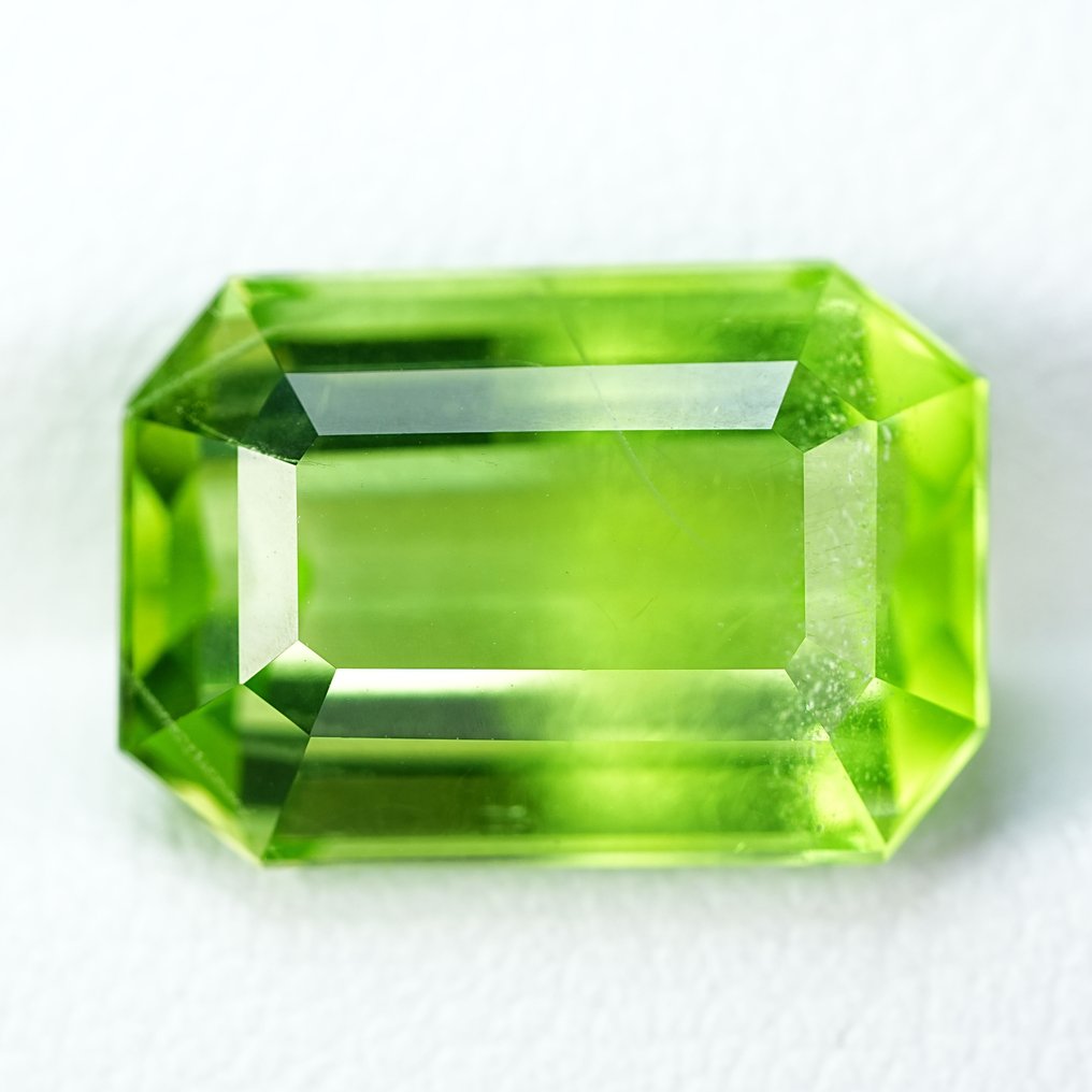 No Reserve Price Green Peridot  - 7.87 ct - International Colored Gemstone Association (ICA GemLab) - Fine Gem #1.0