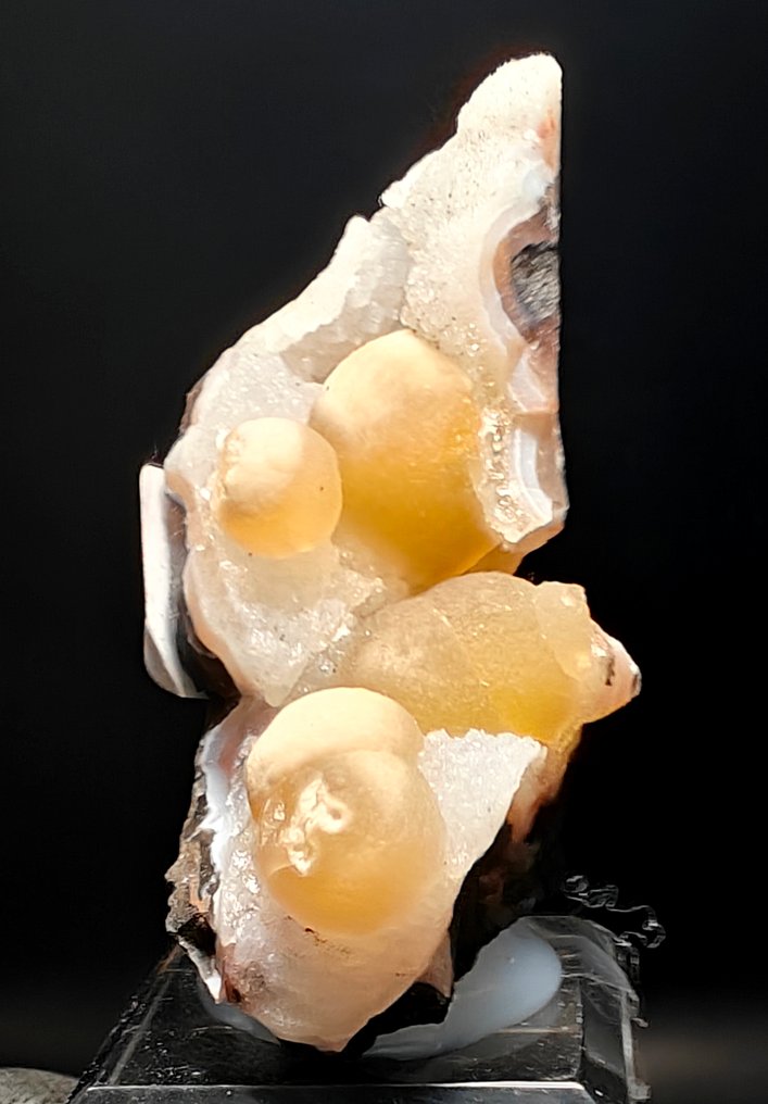 Fluorite on Quartz Crystals on matrix - Height: 6 cm - Width: 4 cm- 110 g #2.1