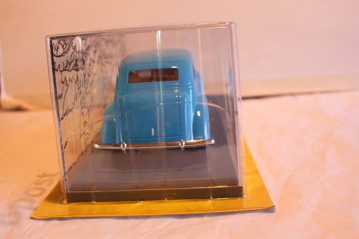 Moulinsart 1:24 - Model car - La voiture de la Castafiore - Tintin Model #4.3