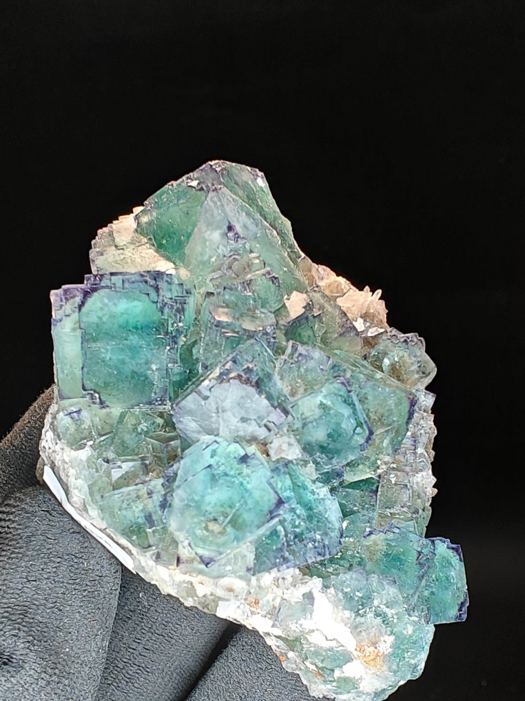 Fluorite Ghostly green crystals - Height: 7 cm - Width: 5 cm- 217 g #2.1