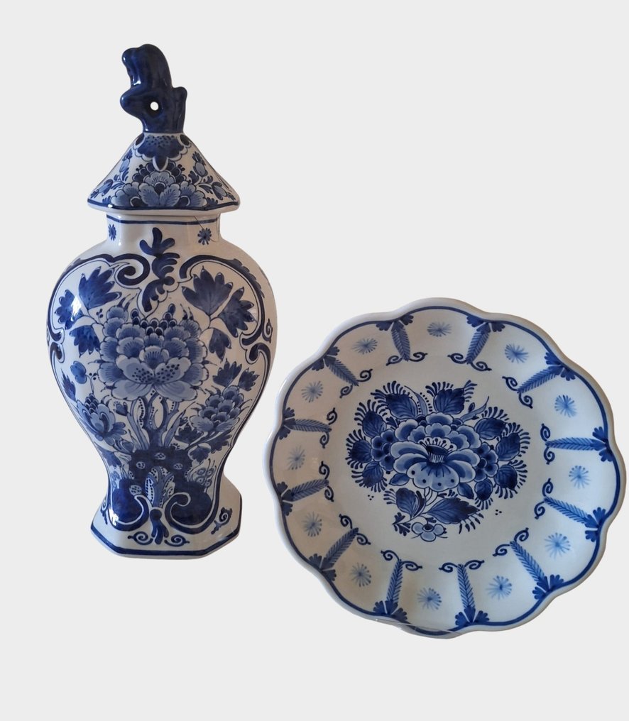 De Porceleyne Fles, Delft - Lidded vase (2)  - Earthenware #1.0