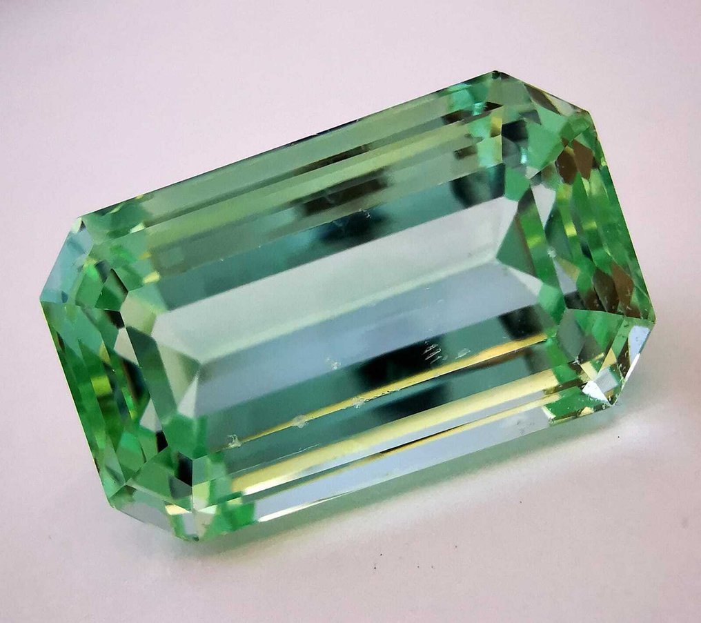 Senza Prezzo di Riserva Spodumene  - 38.40 ct - Antwerp Laboratory for Gemstone Testing (ALGT) - Verde chiaro giallastro #1.0