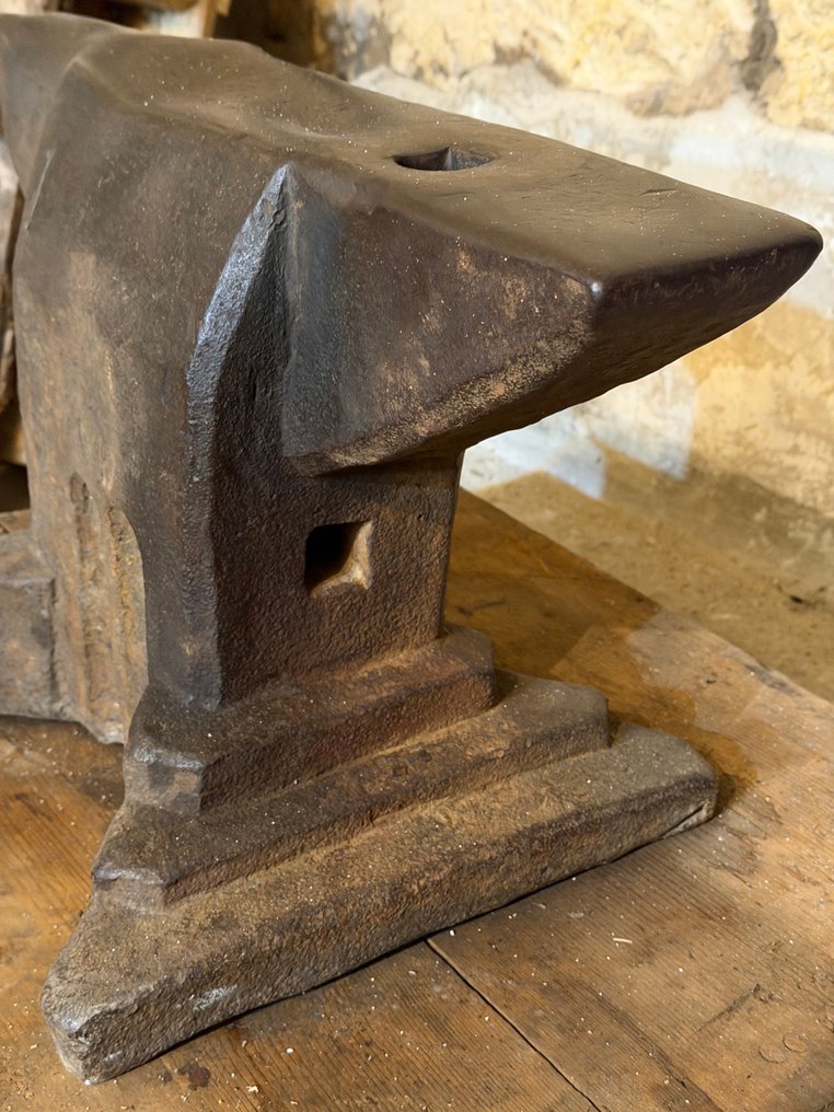 Munkaeszköz - kovácsüllő #1.0