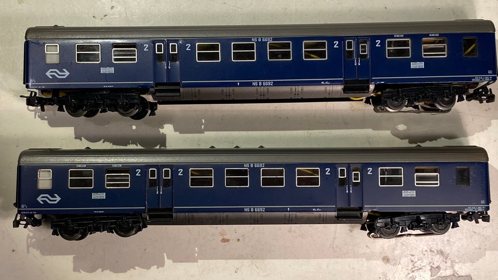 Märklin H0 - 4049 - Modeltog passagervogn (2) - 2 Plan E 2. klasses metaltogsvogne med belysning - NS #2.1