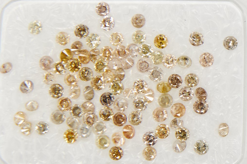 Sin Precio de Reserva - 88 pcs Diamante (Color tratado) - 0.92 ct - Redondo - I1, I2, I3 - Gem Report Antwerp (GRA) #1.0