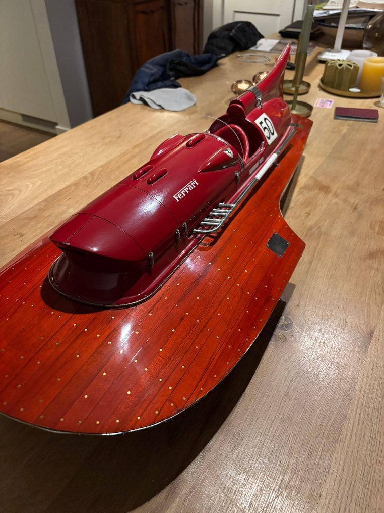 Nandodelli Orto 1:8 - Modelboot - Ferrari hydroplane model - https://rossoautomobili.com/blogs/magazine/meet-the-arno-xi-a-world-record-boat-powered-by-ferrari #1.0