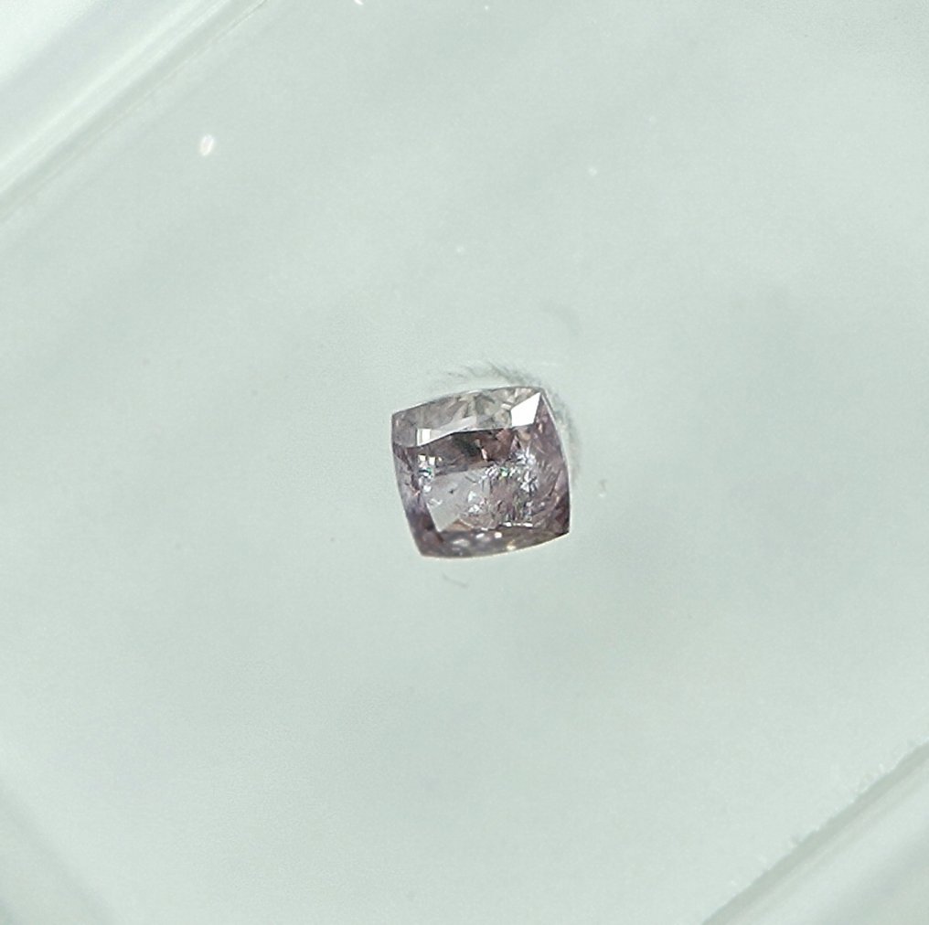 1 pcs Diamond  (Natural coloured)  - 0.14 ct - Cushion - Fancy Purplish Pink - I3 - Gem Report Antwerp (GRA) #3.2