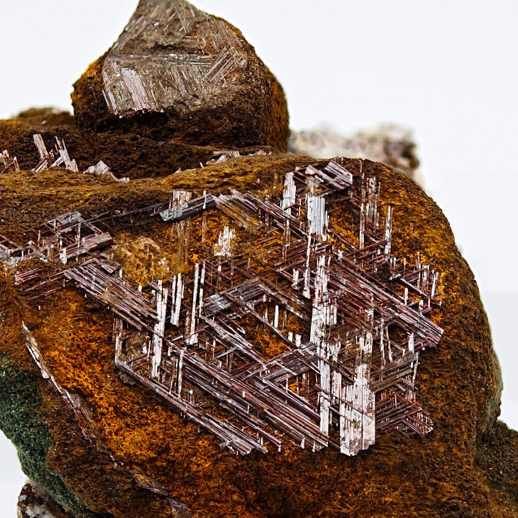 Shiny and woven red rutile, Alpine, Switzerland Crystals on matrix - Height: 62 mm - Width: 47 mm- 42 g #3.2