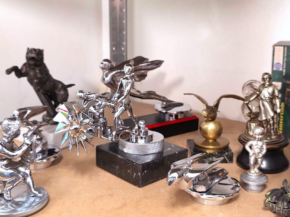 Stemma da auto (1) - Liberty - Action Twins - 1930-1940 #1.0