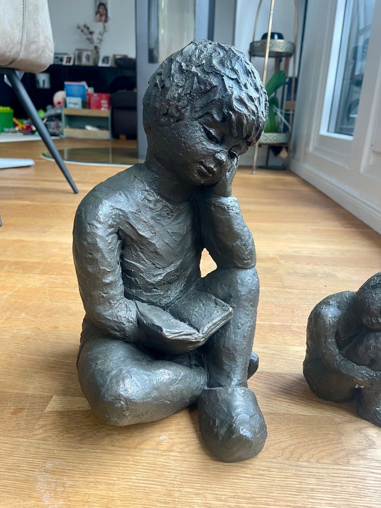 Geert Kunen - Geert Kunen - 雕塑, Sitzende Kinder - 14.5 cm - 铜绿青铜 #2.1