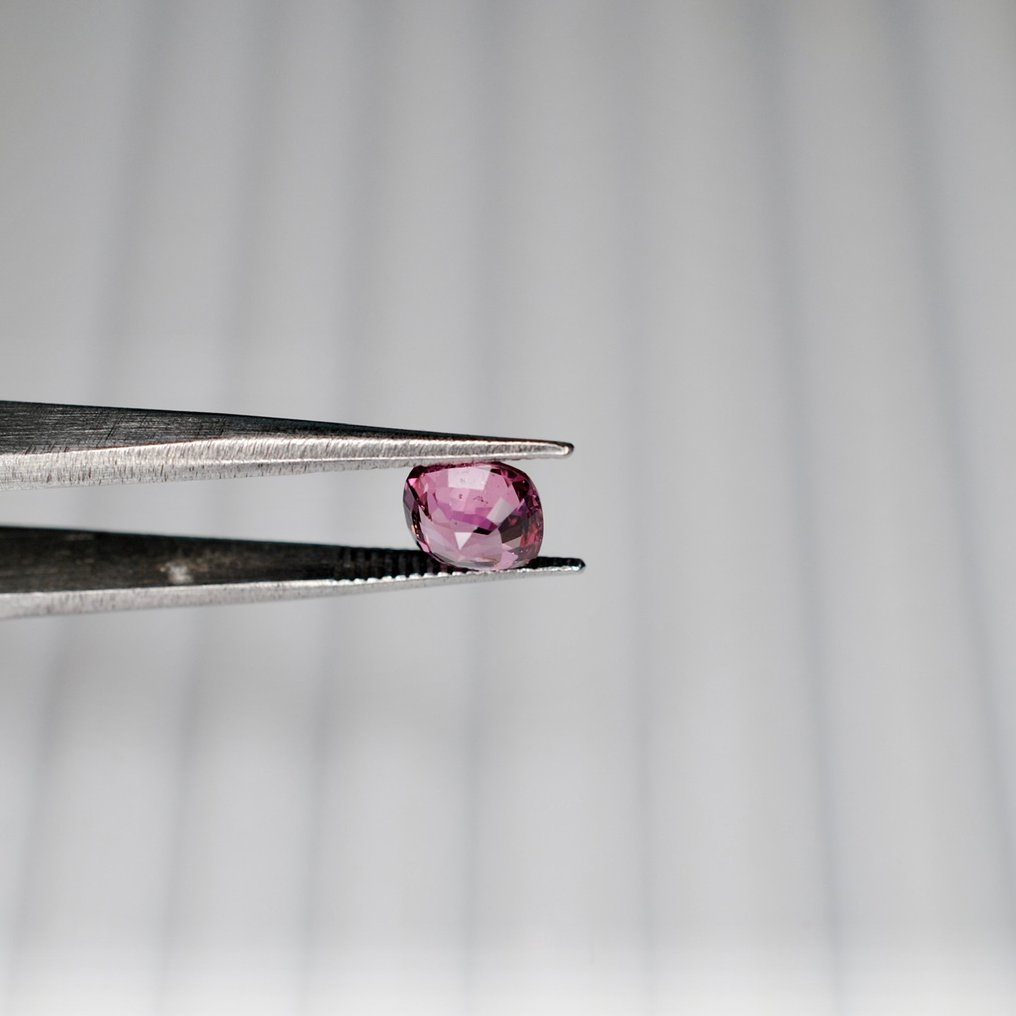 Nincs minimálár - 1 pcs  Rózsaszín, Ibolya Spinell  - 1.22 ct - Nemzetközi Gemmológiai Intézet (IGI) #3.2