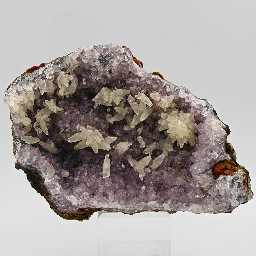 Intensywny ametyst fioletowy z kalcytem i sferami Kryształy na matrixie - Wysokość: 144 mm - Szerokość: 100 mm- 420 g #4.3