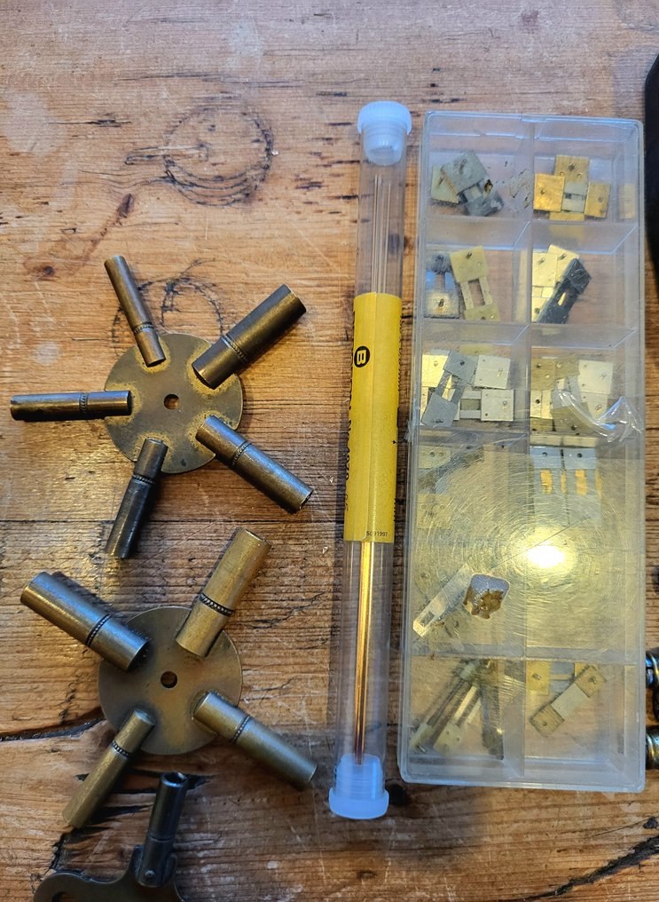 Clock/watch tools (100)  - Parts of tool kit #1.0