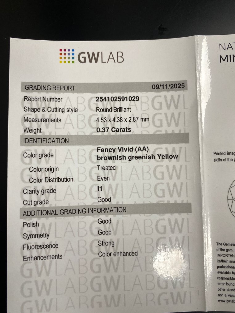 没有保留价 - 1 pcs 钻石  (经彩色处理)  - 0.37 ct - 圆形 - Fancy vivid 稍帶棕色的, 稍帶綠色的, 稍帶黄色的 黄色 - I1 内含一级 - Gemewizard宝石实验室（GWLab） #3.2