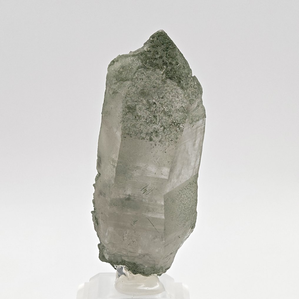 Particular de quartzo com clorite verde, Suíça. Cristais sob matriz - Altura: 88 mm - Largura: 35 mm- 126 g #4.3