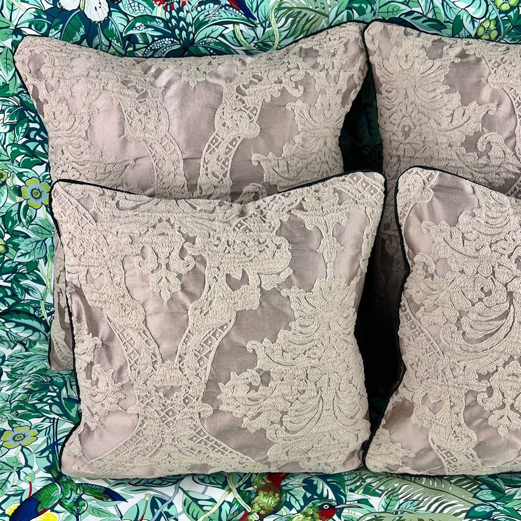 Four cushions made with Christian Fischbacher fabric. - 垫子 #2.1