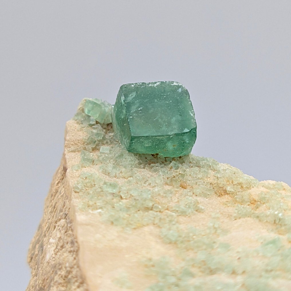 Green fluorite, gems on a clear matrix, Madagascar Crystals on matrix - Height: 77 mm - Width: 68 mm- 154 g #4.3