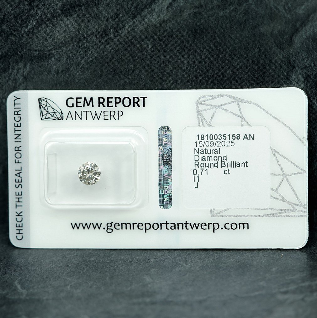 1 pcs 鑽石  (天然)  - 0.71 ct - 圓形 - J(極微黃、從正面看是亮白色) - I1 - Gem Report Antwerp (GRA) #3.2