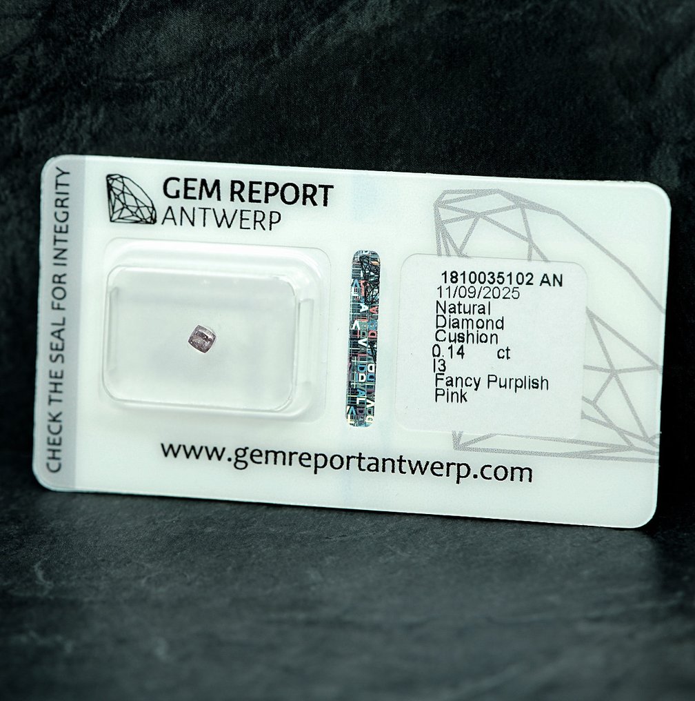1 pcs Diamond  (Natural coloured)  - 0.14 ct - Cushion - Fancy Purplish Pink - I3 - Gem Report Antwerp (GRA) #2.1