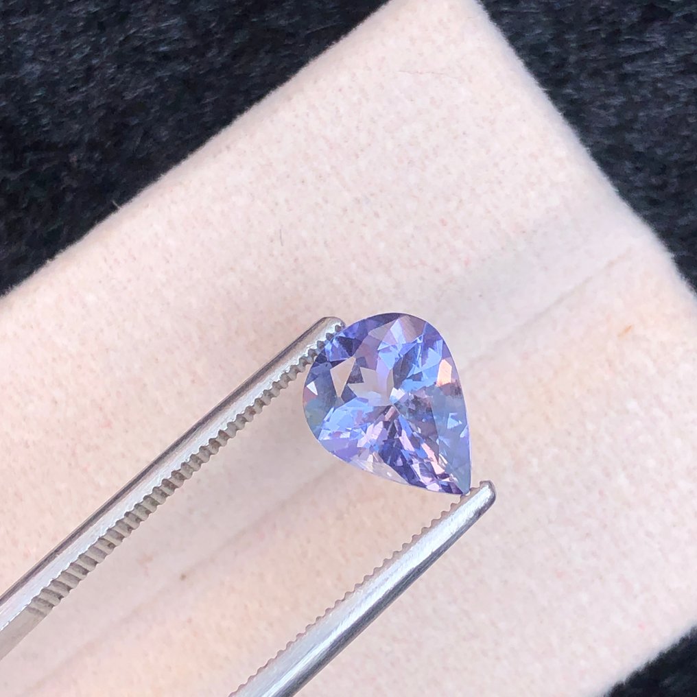 没有保留价 - 1 pcs  紫罗兰色, 蓝色 坦桑石  - 1.56 ct - 国际宝石研究院（IGI） #1.0