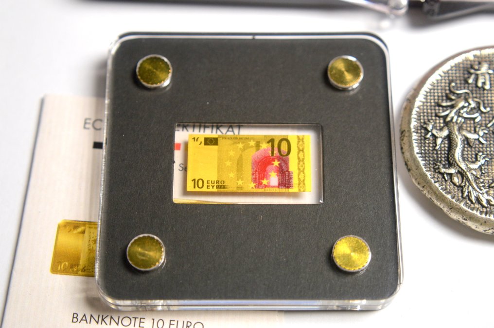 Tyskland, Luxemburg, Kina. Medal 10 Euro Note 1/500oz (.999 gold) + Luxembourg 2002 Euro Year Set + Gold-filled nuggets + Chinese  (Utan reservationspris) #1.0