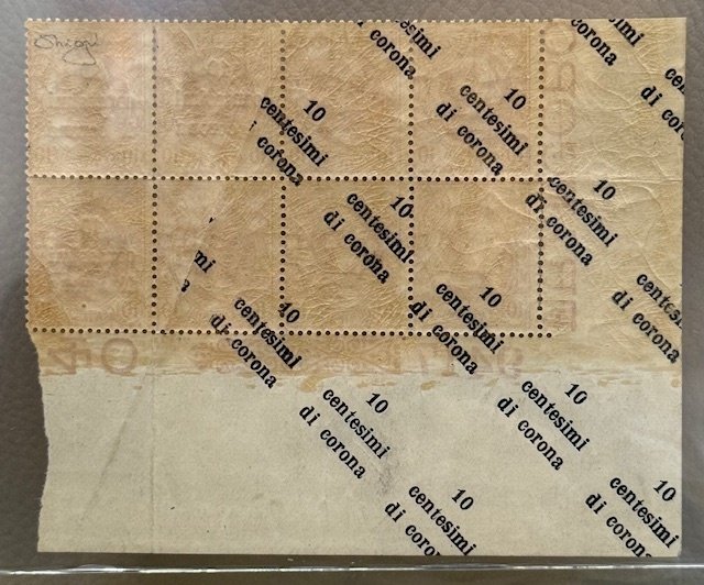 意大利 - 特伦托和的里雅斯特 1919 - 稀有的8个值块，纸张角度为中心10/10。VARIETA在背面有斜角叠印。 - Sassone N. 4s #4.3