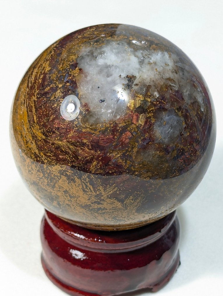 Esfera rara de Pietersite de 1255 ct com chatoyance vermelha e dourada, com suporte, Namíbia Esfera - Altura: 56 mm - Largura: 56 mm- 251 g - (1) #1.0