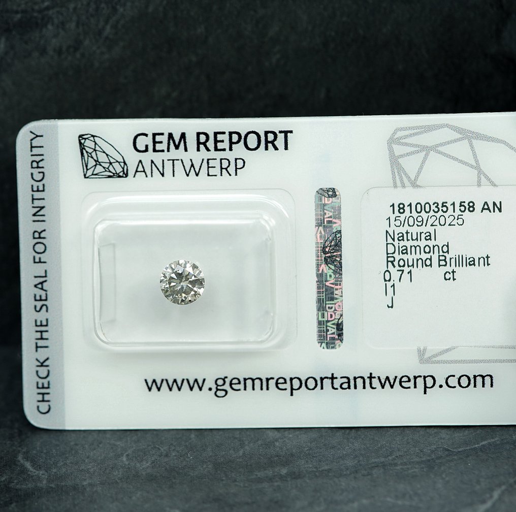 1 pcs 鑽石  (天然)  - 0.71 ct - 圓形 - J(極微黃、從正面看是亮白色) - I1 - Gem Report Antwerp (GRA) #4.3