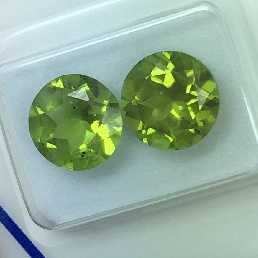 No reserve price - 2 pcs Green Peridot - 5.50 ct - Antwerp Laboratory for Gemstone Testing (ALGT) - ROUND CUT PERIDOT #3.2