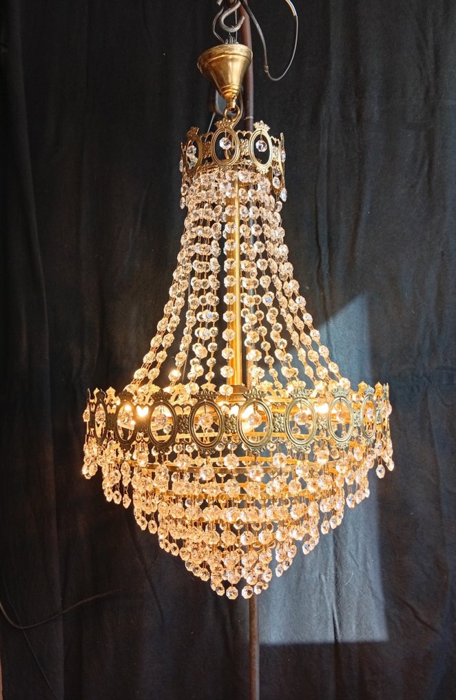 Lysekrone - Krystal, Messing - Stor lysekrone (75X40cm) #1.0