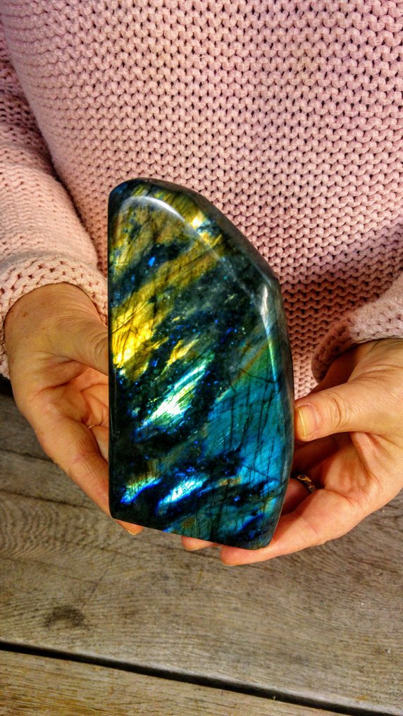 Gold - Blue colours Labradorite, - Freeform - Height: 15 cm - Width: 7.5 cm- 842 g #1.0