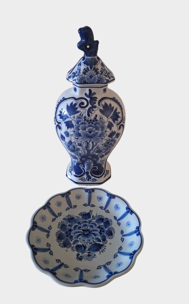 De Porceleyne Fles, Delft - Lidded vase (2)  - Earthenware #3.2