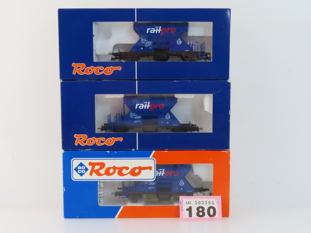 Roco H0 - 67156 - Model train freight carriage (1) - Three pairs of under/self-locking fasteners with 'Railpro' print. - NS #2.1