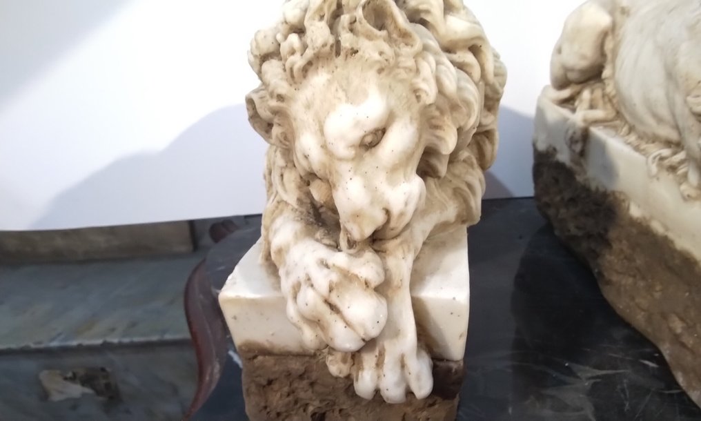 Γλυπτό, Coppia di leoni accovacciati - 22 cm - Μάρμαρο #1.0