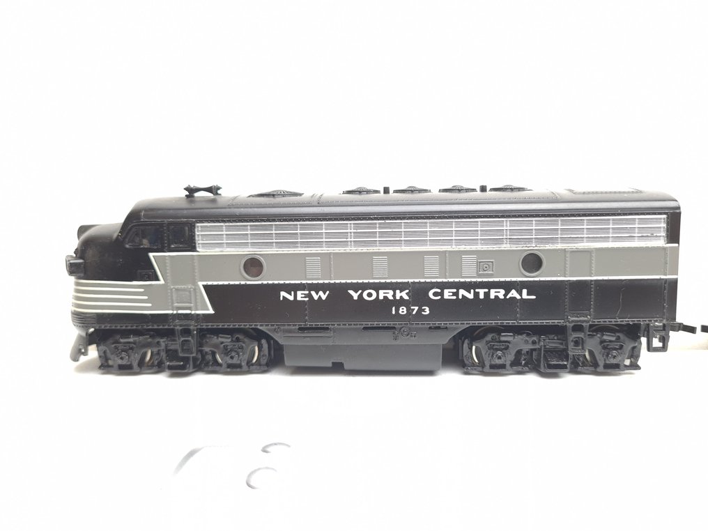 Bachmann H0 - Set di treni (5) - Set da 5 pezzi con locomotiva F7A, F7B e 3 carrozze - New York Central #2.1