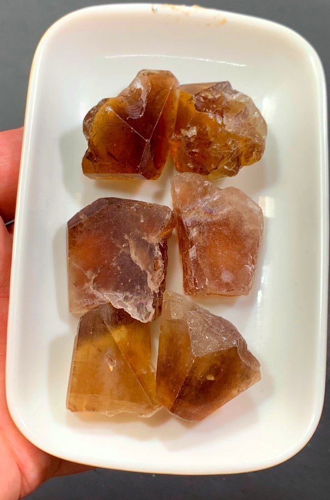 Topas store krystaller, seks stykker, til salgs for smykkemakere. Honningbrun farge, 815 karat. Krystaller- 163 g - (6) #3.2