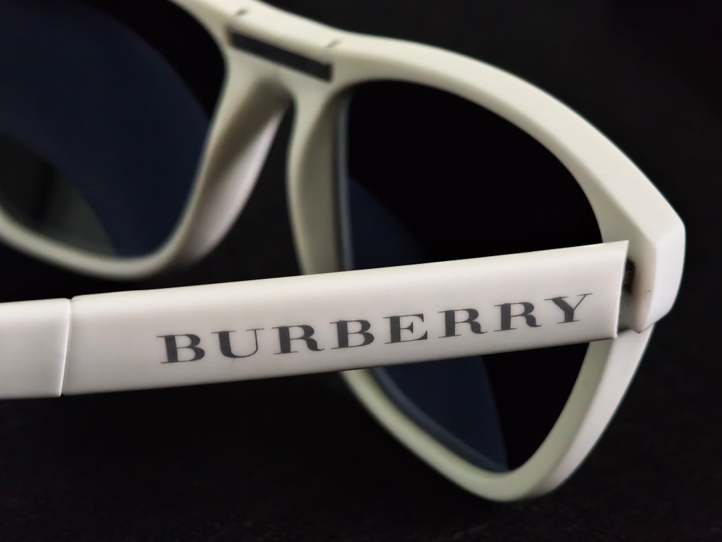 Burberry - B4106 - Γυαλιά ηλίου #1.0