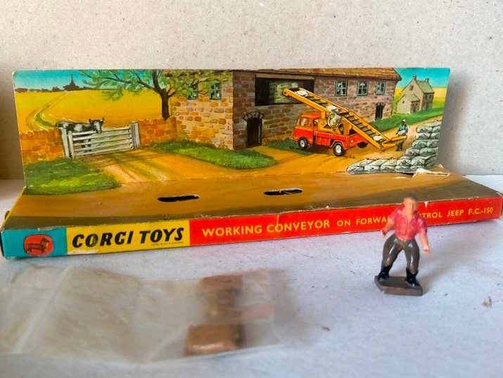 Corgi 1:43 - Model truck - Corgi Toys Jeep F.C.-150 Working Conveyor #4.3